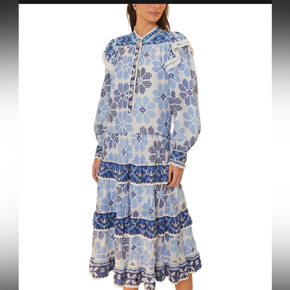 FARM Rio
Stitched Flowers Long Sleeve Midi Dress